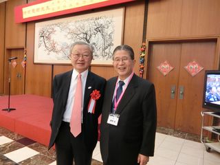 ４藤嶋学長と沖村さん